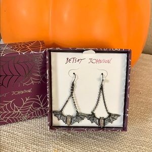 Betsey Johnson Halloween BAT earrings🖤🧡